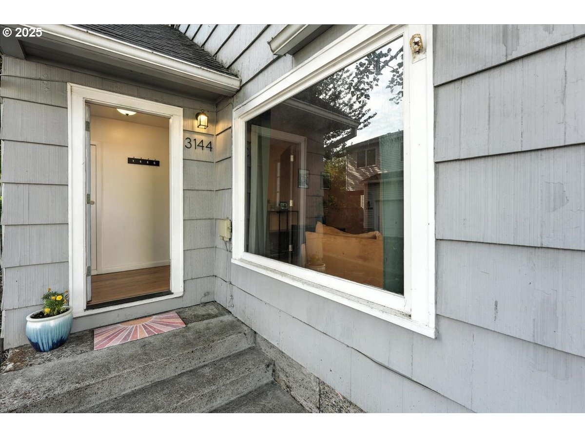 Property Photo: 3144 NE 103rd Pl OR 97220