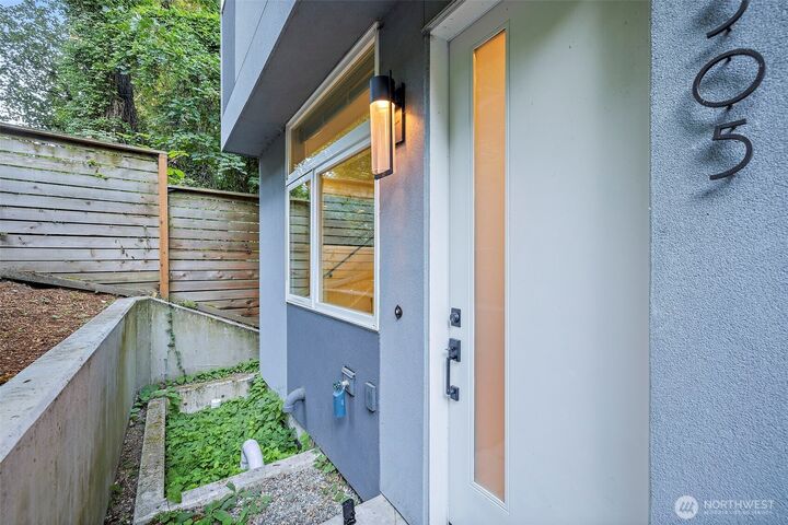 1505  Lakeview Boulevard E  Seattle WA 98102 photo
