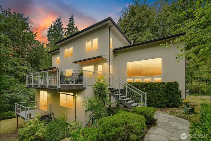 15912  252nd Avenue SE  Issaquah WA 98027 photo