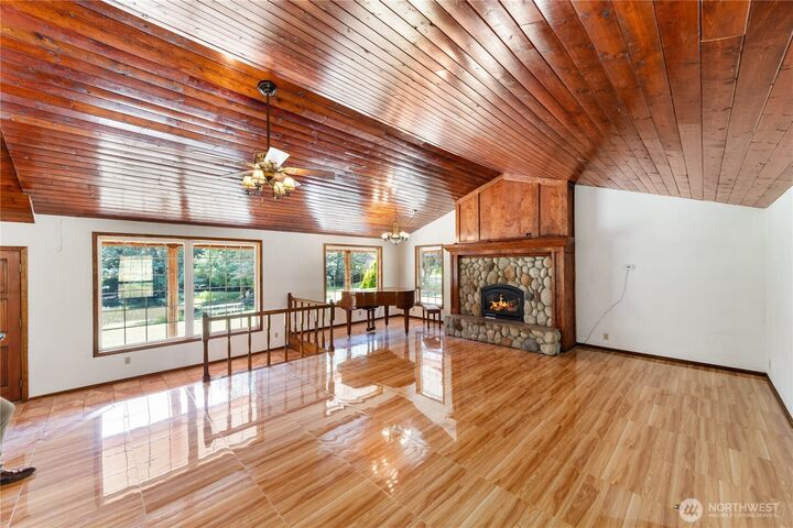 Property Photo:  17527  Little Mountain Place  WA 98274