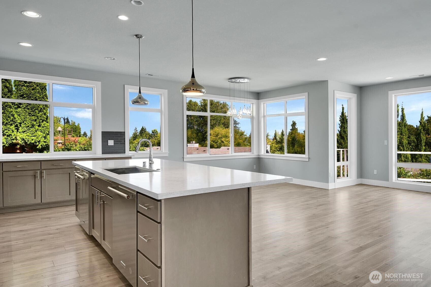 Property Photo: 523 Paradise Lane WA 98020