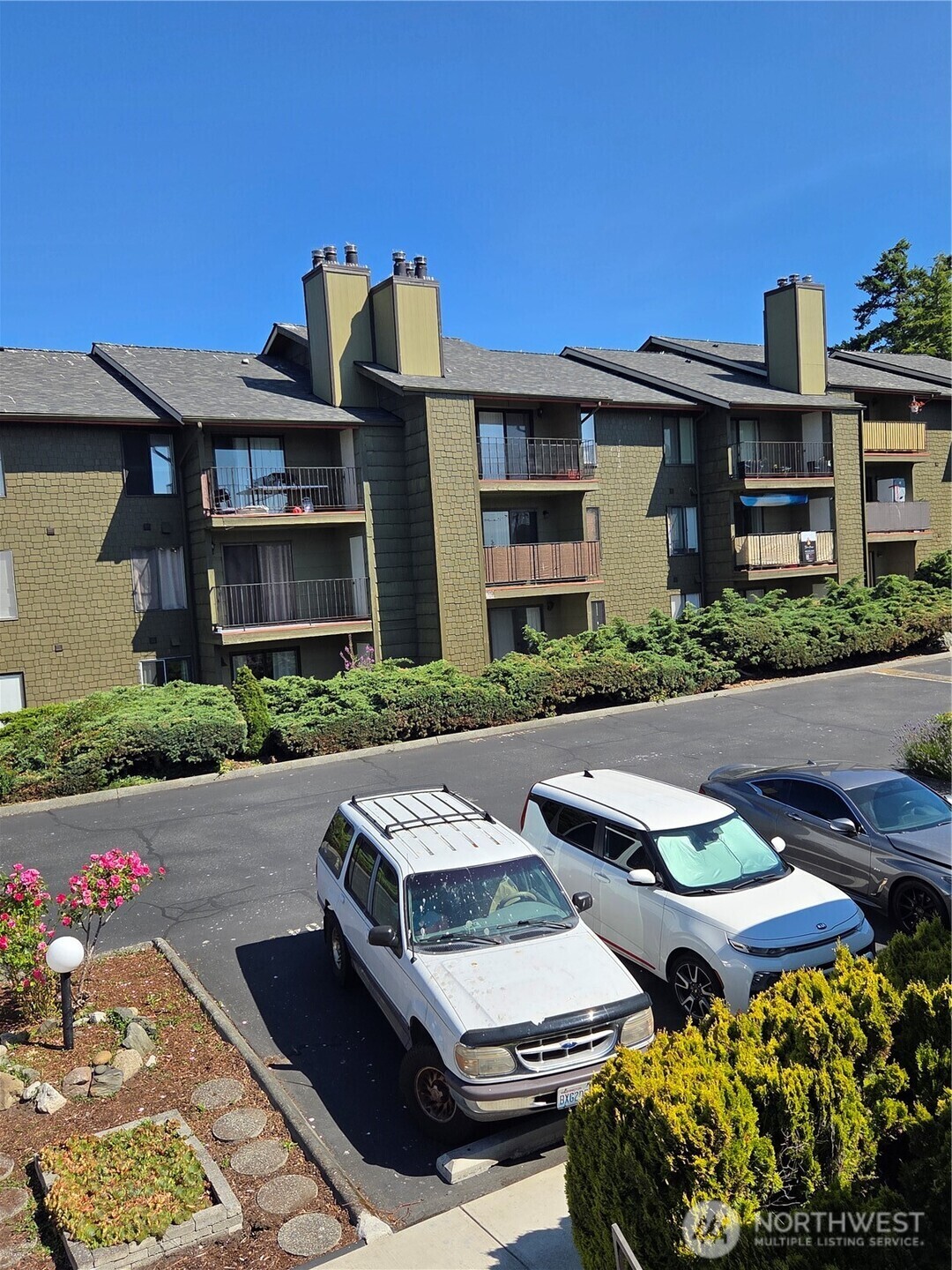 Property Photo: 270 SE Barrington Drive A 304 WA 98277