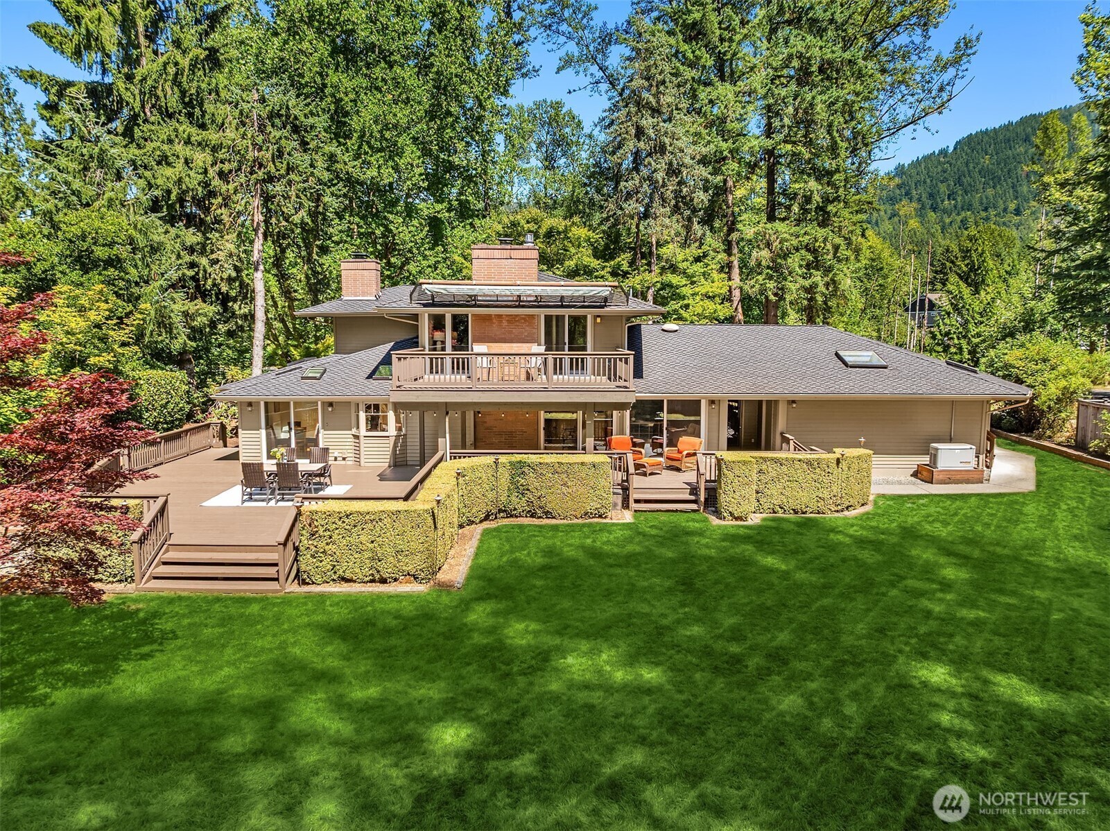 Property Photo: 1201 Sycamore Drive SE WA 98027
