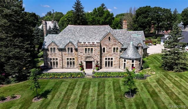 Property Photo:  2630 Parkside Drive  MI 48503 