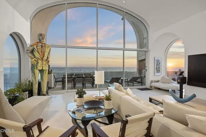 Property Photo: 1211 Capri Way CA 93035