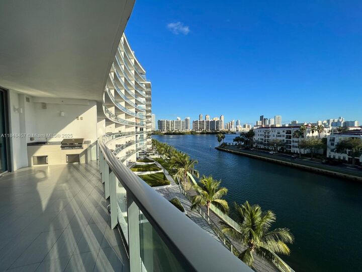 Property Photo: 3250 NE 188 St 403 FL 33180
