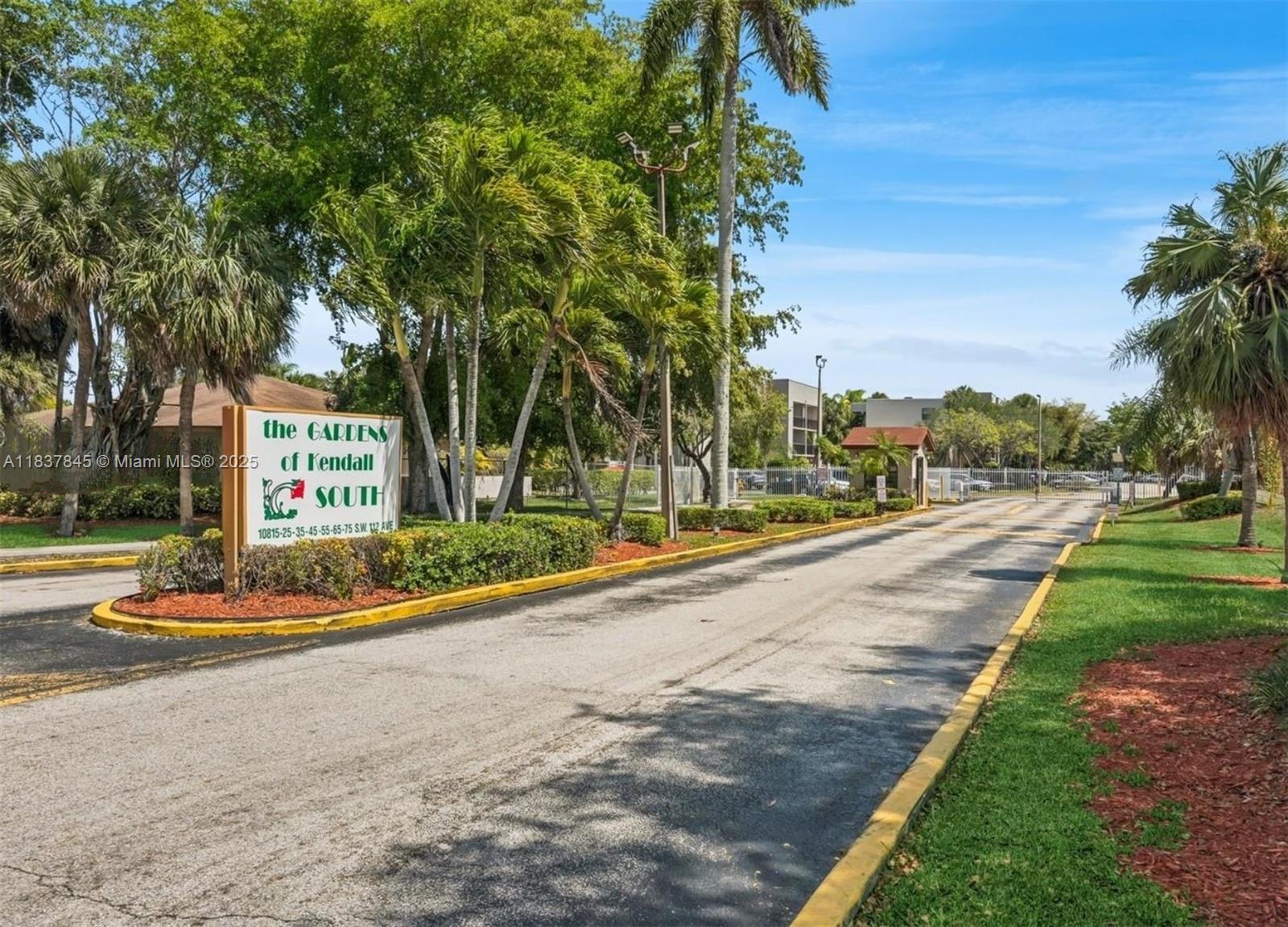 Property Photo: 10835 SW 112th Ave 311 FL 33176