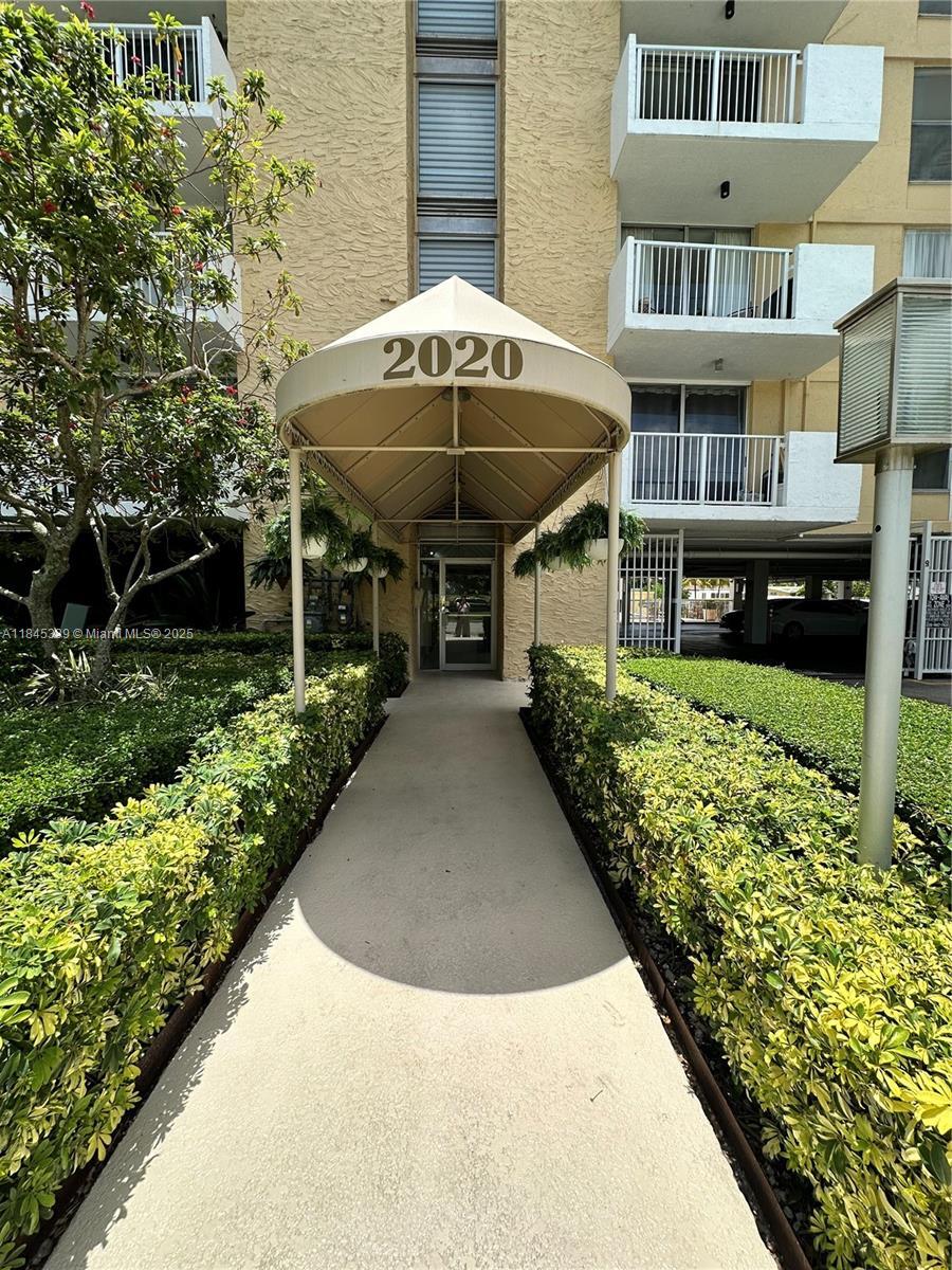 Property Photo: 2020 NE 135th St 807 FL 33181