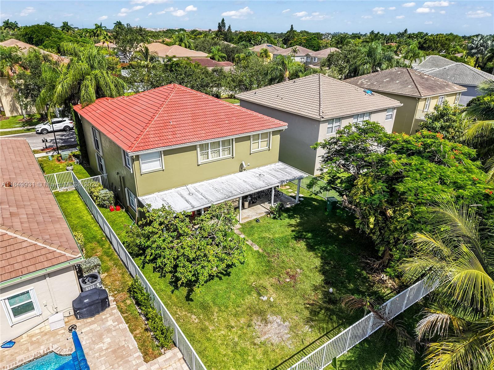 Property Photo: 4025 Sapphire Ln 4025 FL 33331