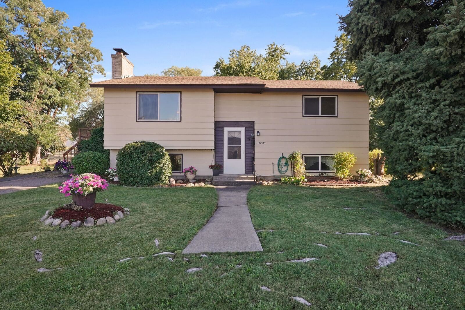 Property Photo:  16924 E Broadway Ave  WA 99037 