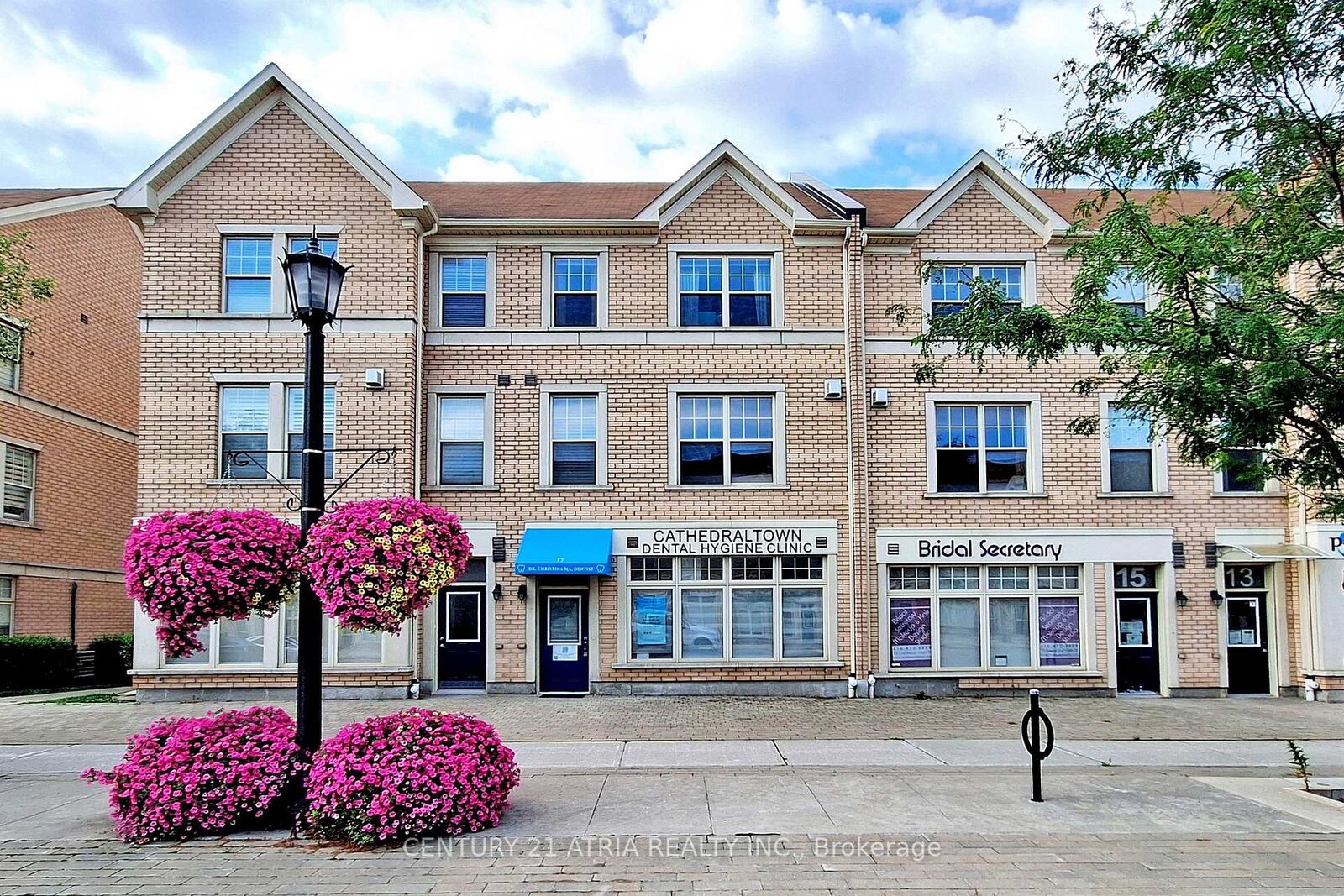 Property Photo: 17 Cathedral High Street ON L6C 0N9