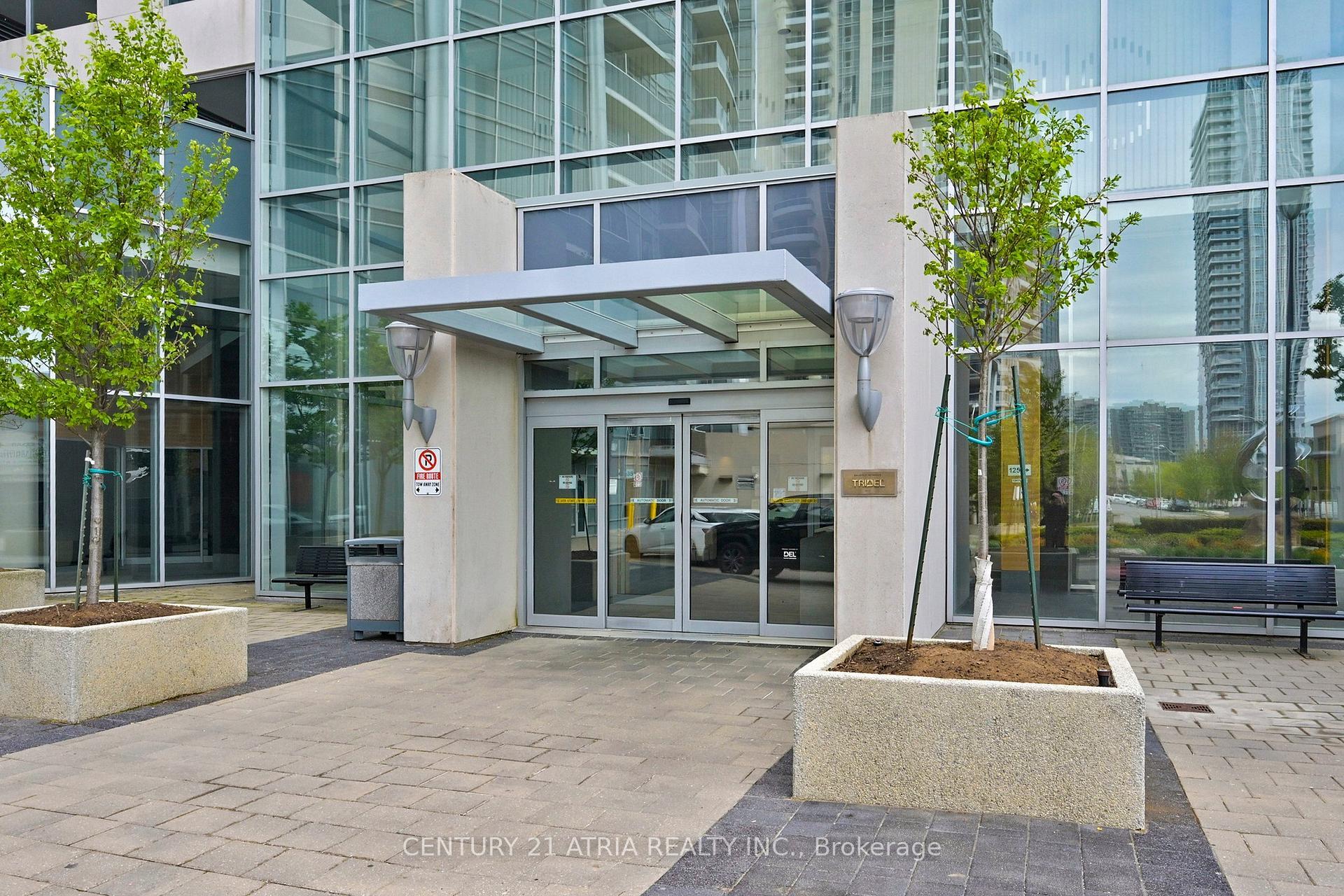 Photo de la propriété: 125 Village Green Square 1205 ON M1S 0G3