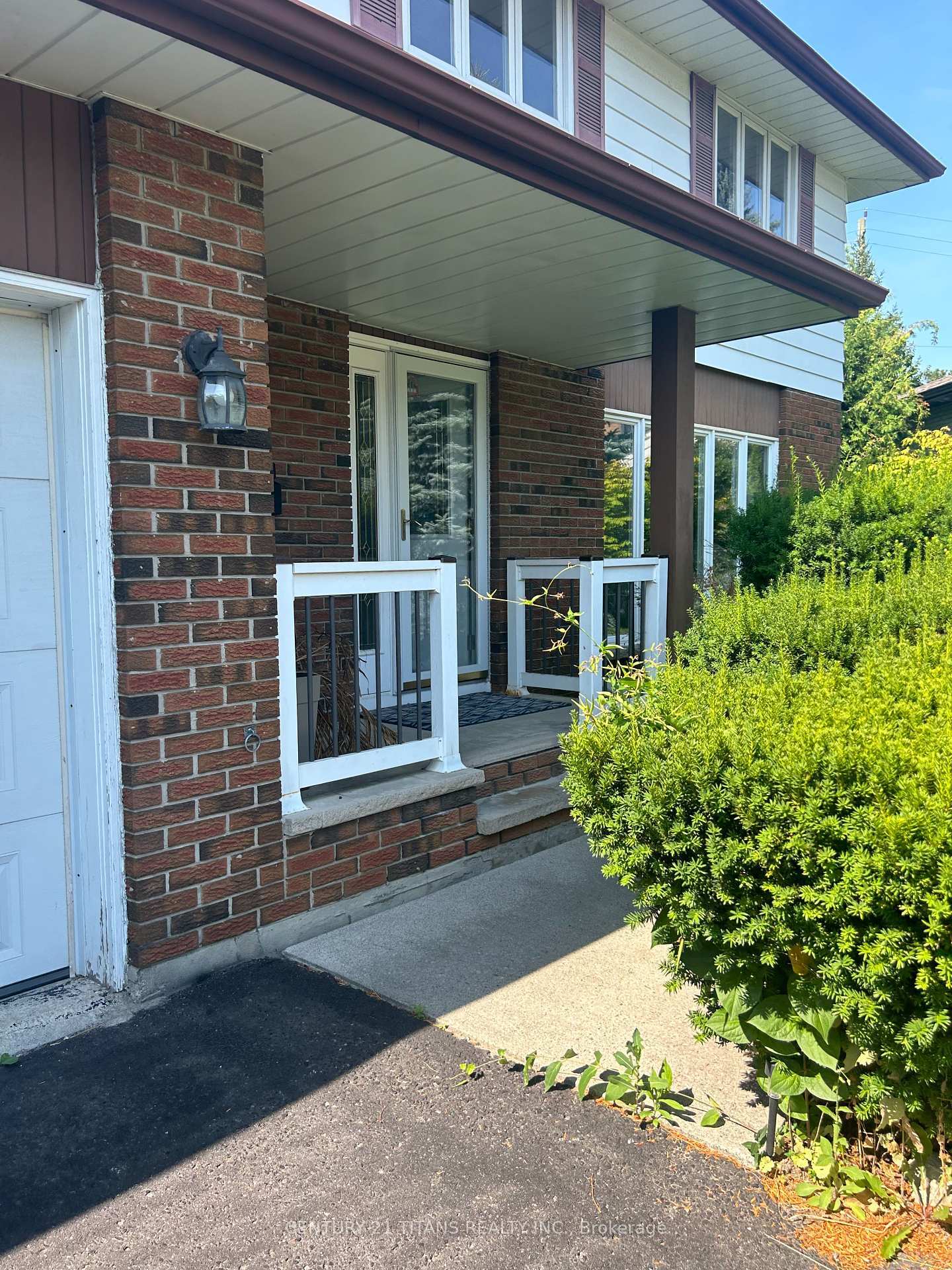 Property Photo:  349 Carnaby Court Main  ON L1G 6N7 