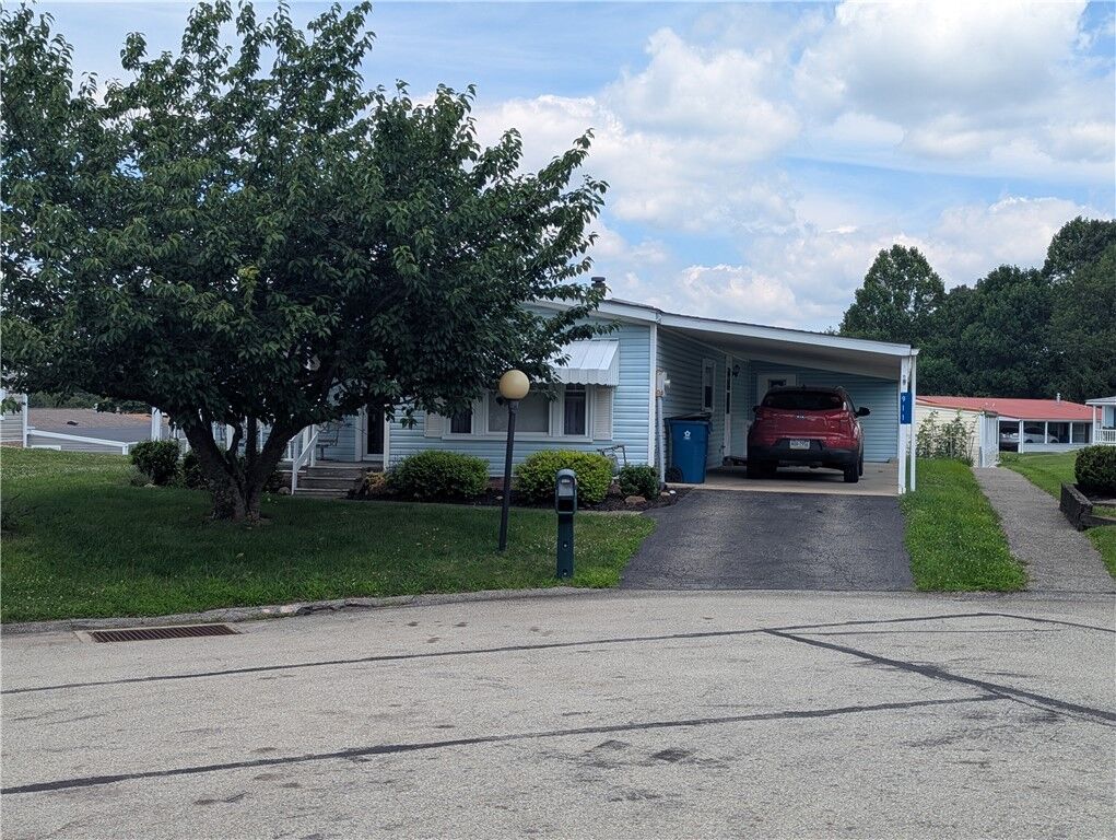 Property Photo: 911 Lilac Ln PA 15668