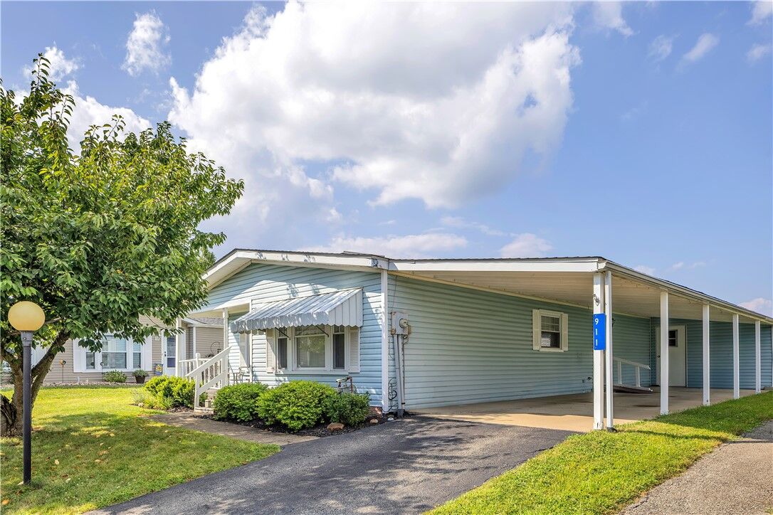 Property Photo:  911 Lilac Ln  PA 15668 