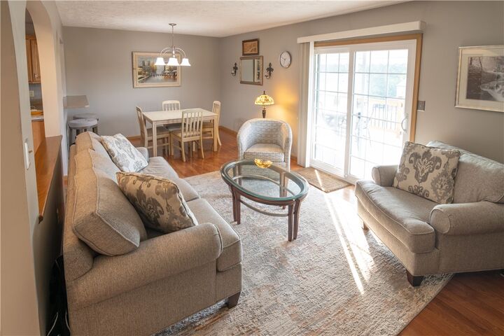 Property Photo: 1404 Timberglen Dr PA 15126