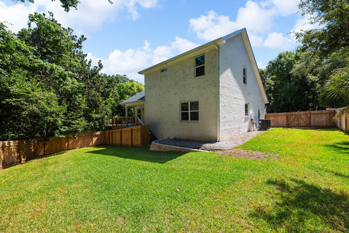 Property Photo:  410 Anchors Street  FL 32578 