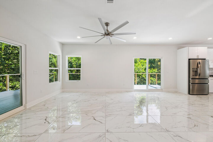 Property Photo:  410 Anchors Street  FL 32578 
