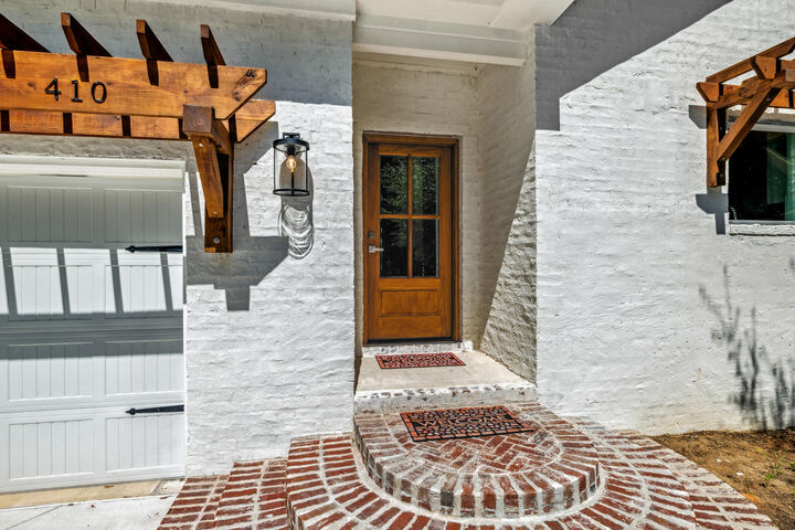 Property Photo:  410 Anchors Street  FL 32578