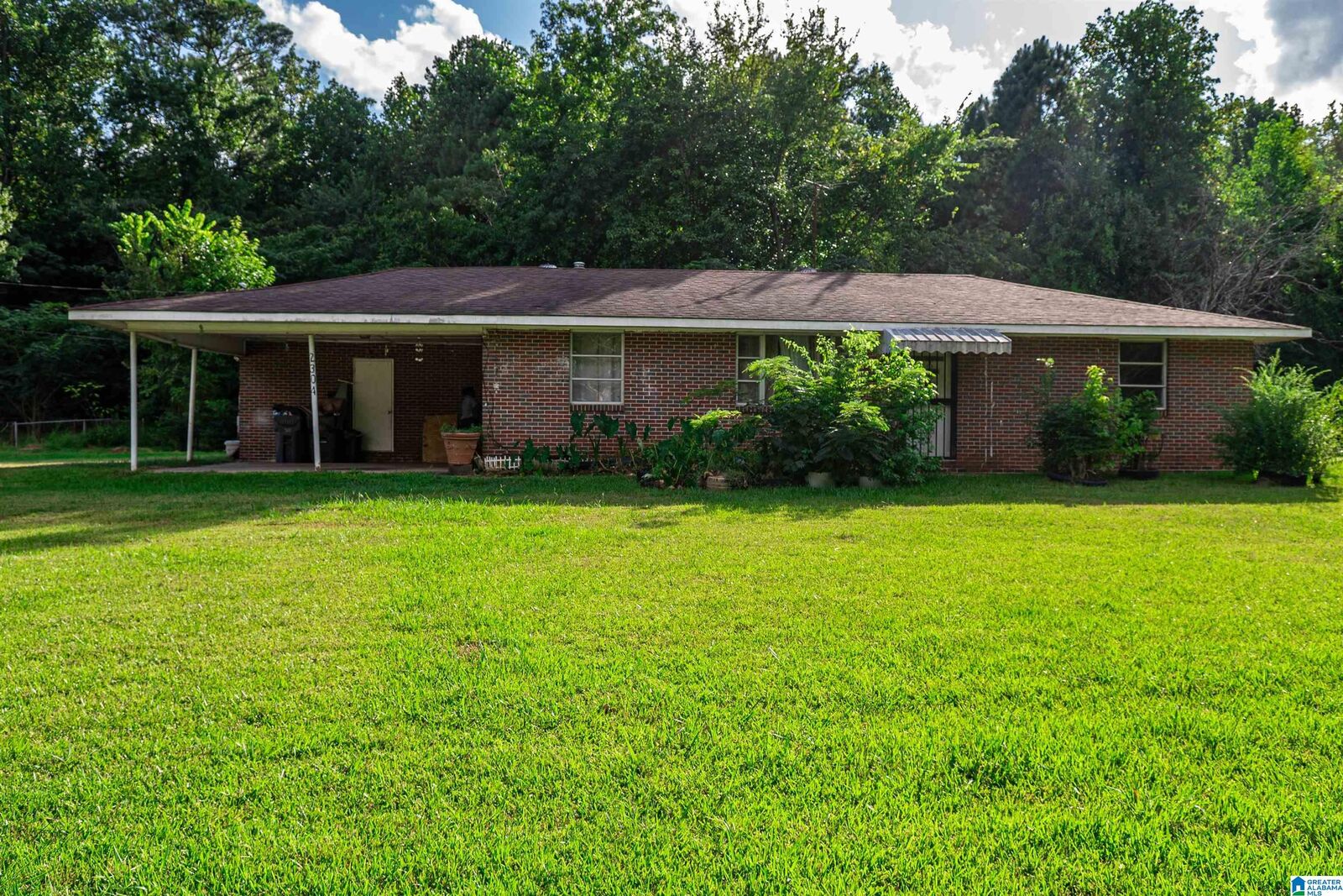 Property Photo: 2304 Roberta Road AL 35214