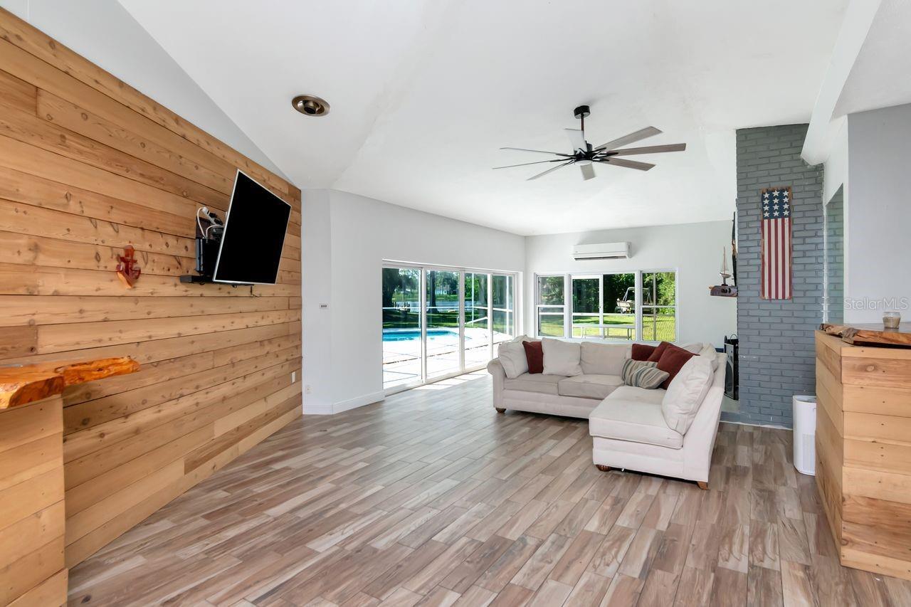 Property Photo: 9214 Rhea Drive FL 33556
