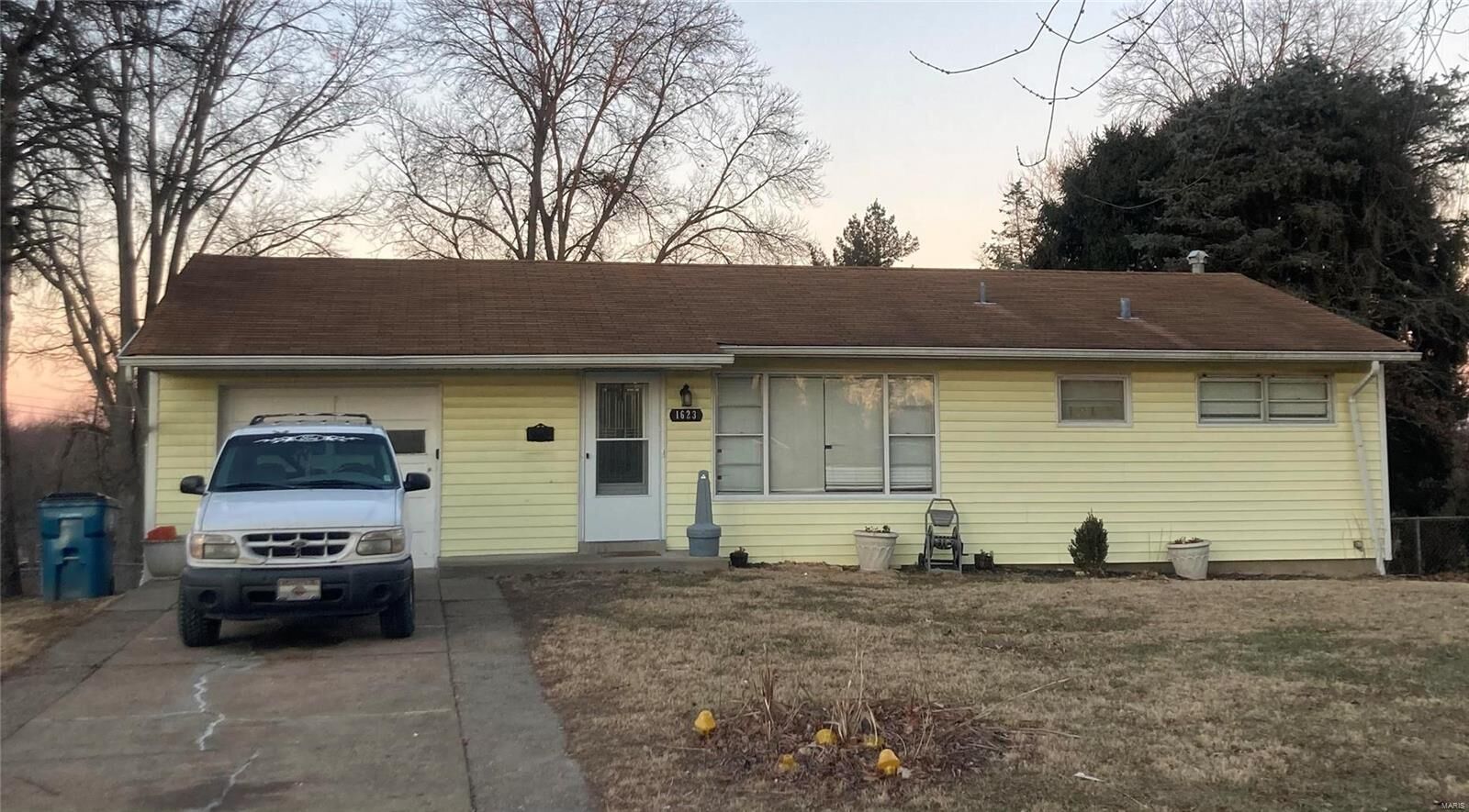 Property Photo: 1623 Lakemoor MO 63136