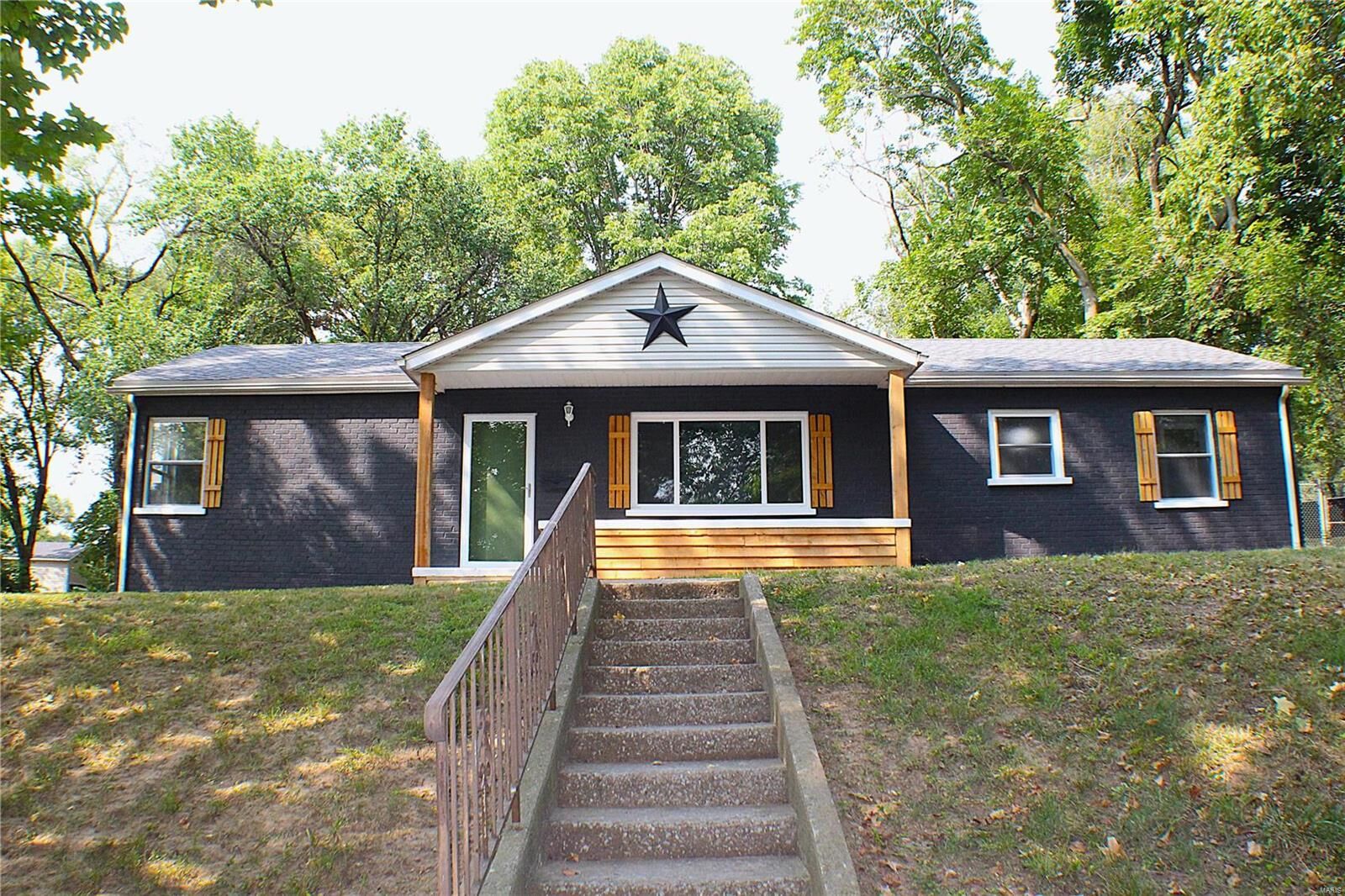 Property Photo:  510 Oak Street  IL 62024 
