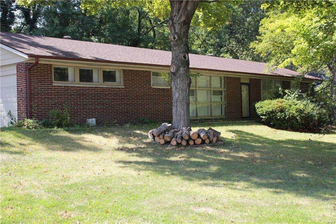 Property Photo:  1 Bon Price Terrace  MO 63132 