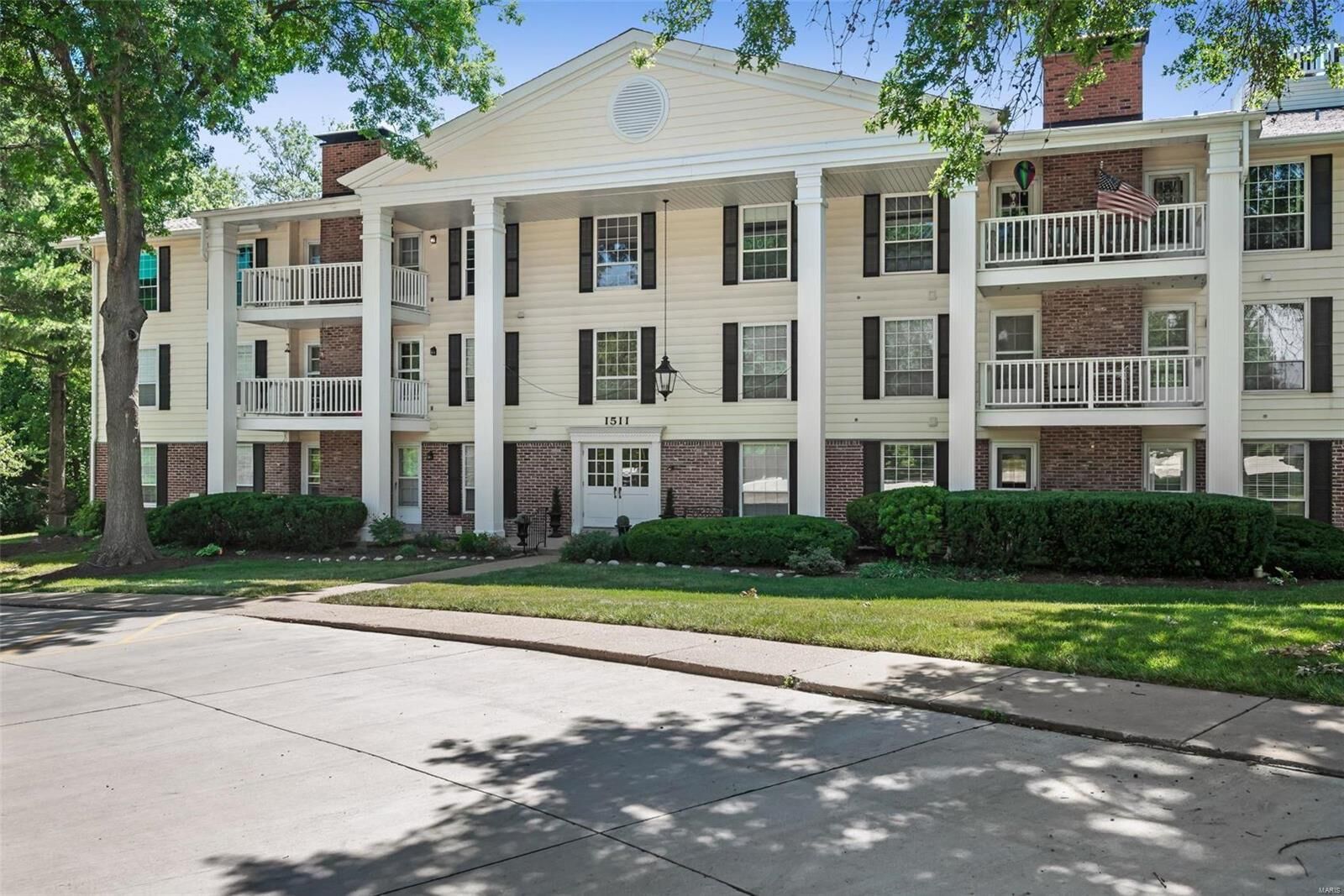 Property Photo: 1511 Hampton Hall Drive 5 MO 63017