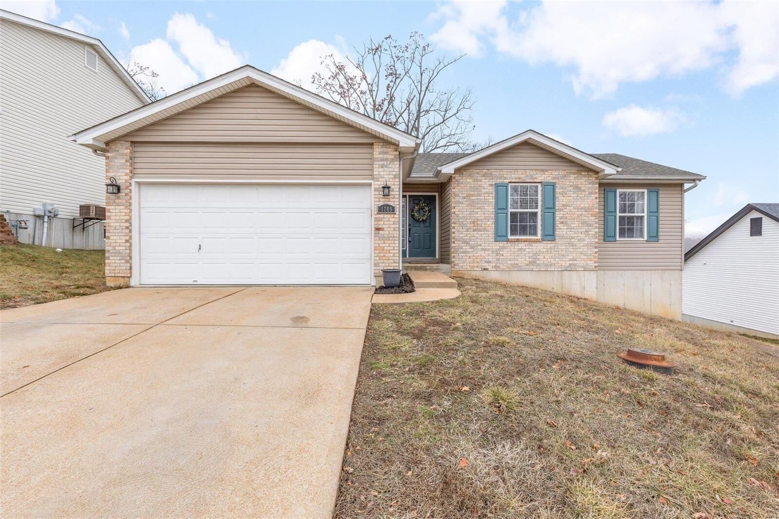 Property Photo: 1709 Twelve Oaks Place MO 63070