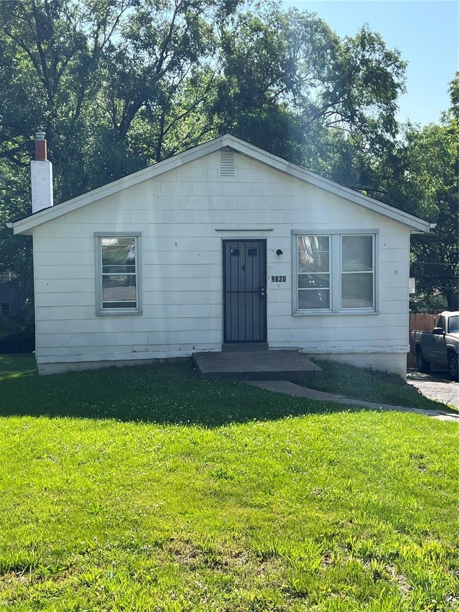 Property Photo: 9820 Balboa Drive MO 63136