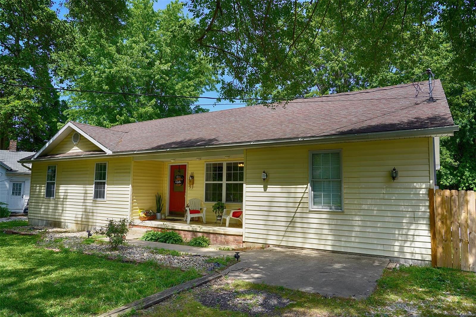 Property Photo:  311 N Giddings Avenue  IL 62052 