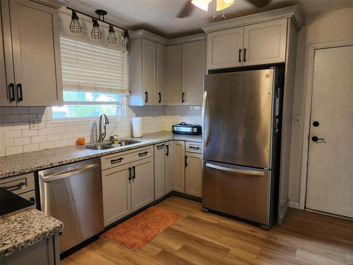 2821 Sunset Drive  Granite City IL 62040 photo