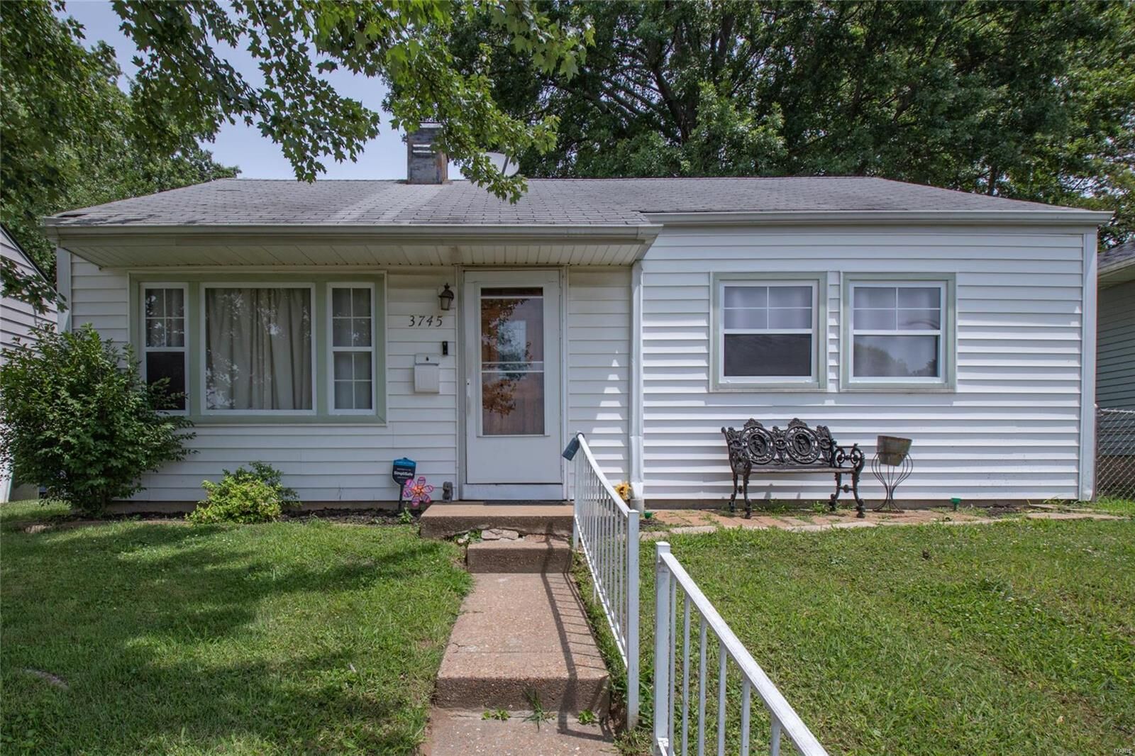 Property Photo: 3745 Roswell Avenue MO 63116