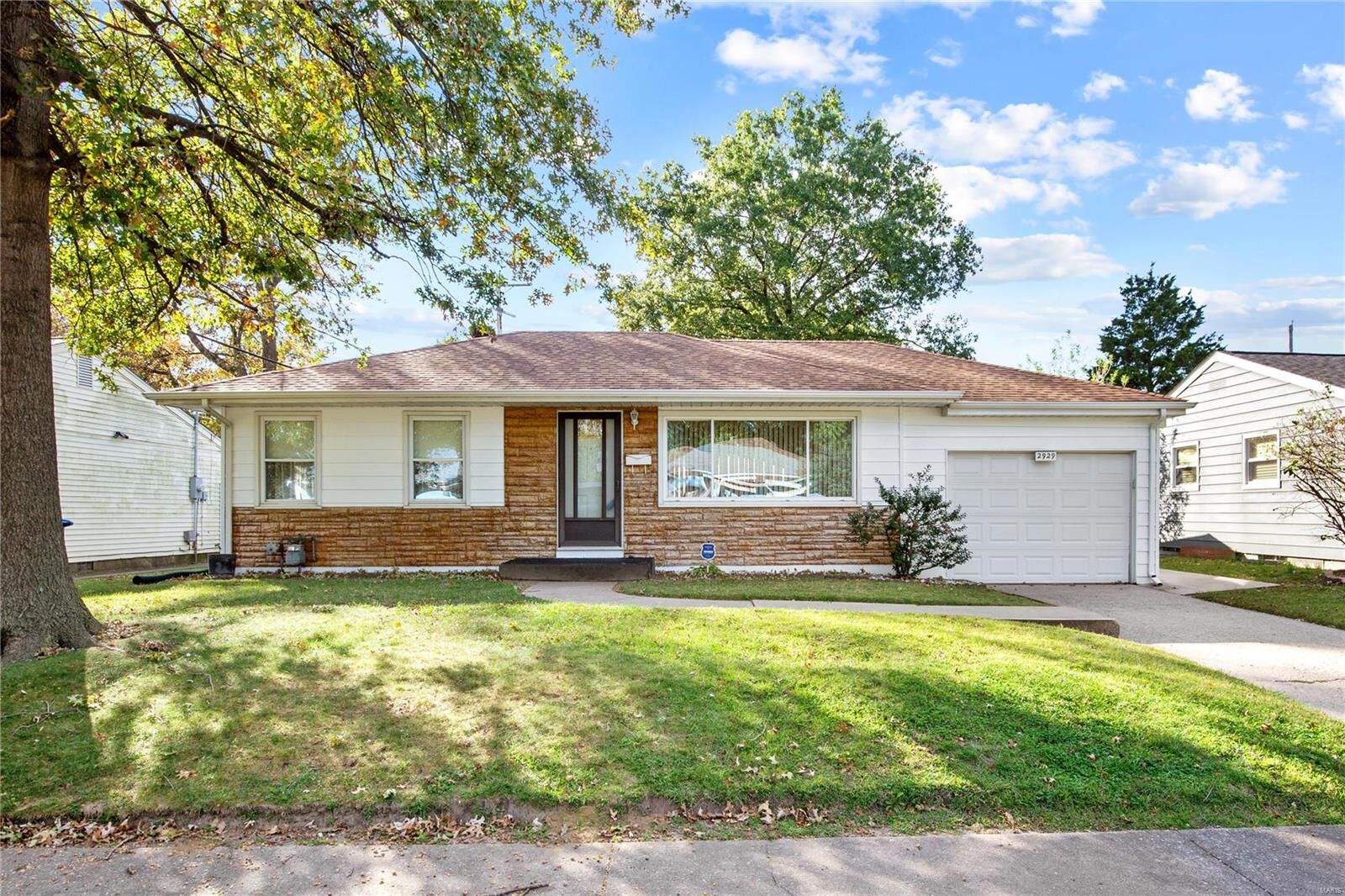 Property Photo:  2929 Fortune Drive  IL 62040 