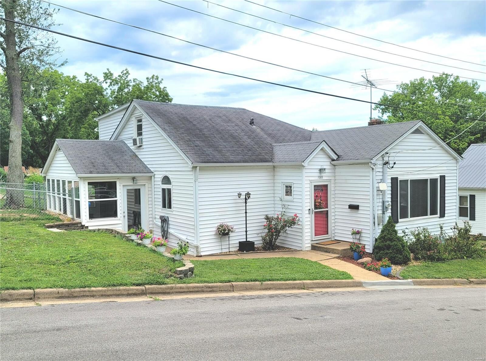 Property Photo:  1008 Esther  MO 63090 