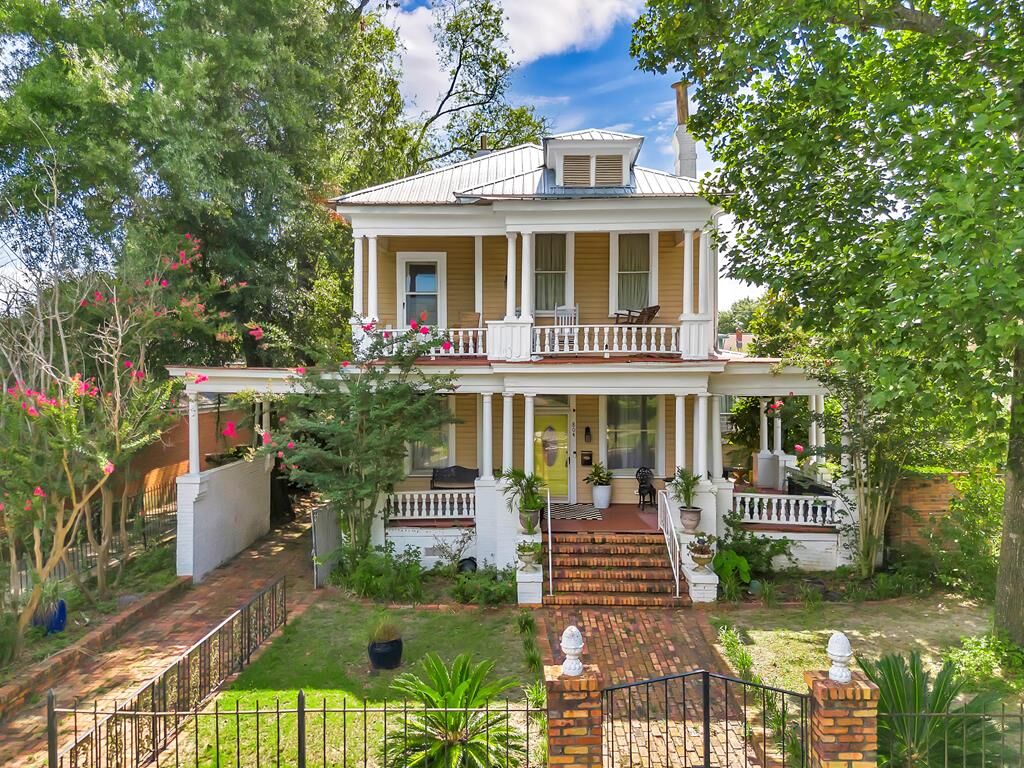 Property Photo:  804 N Jefferson St  GA 31701 