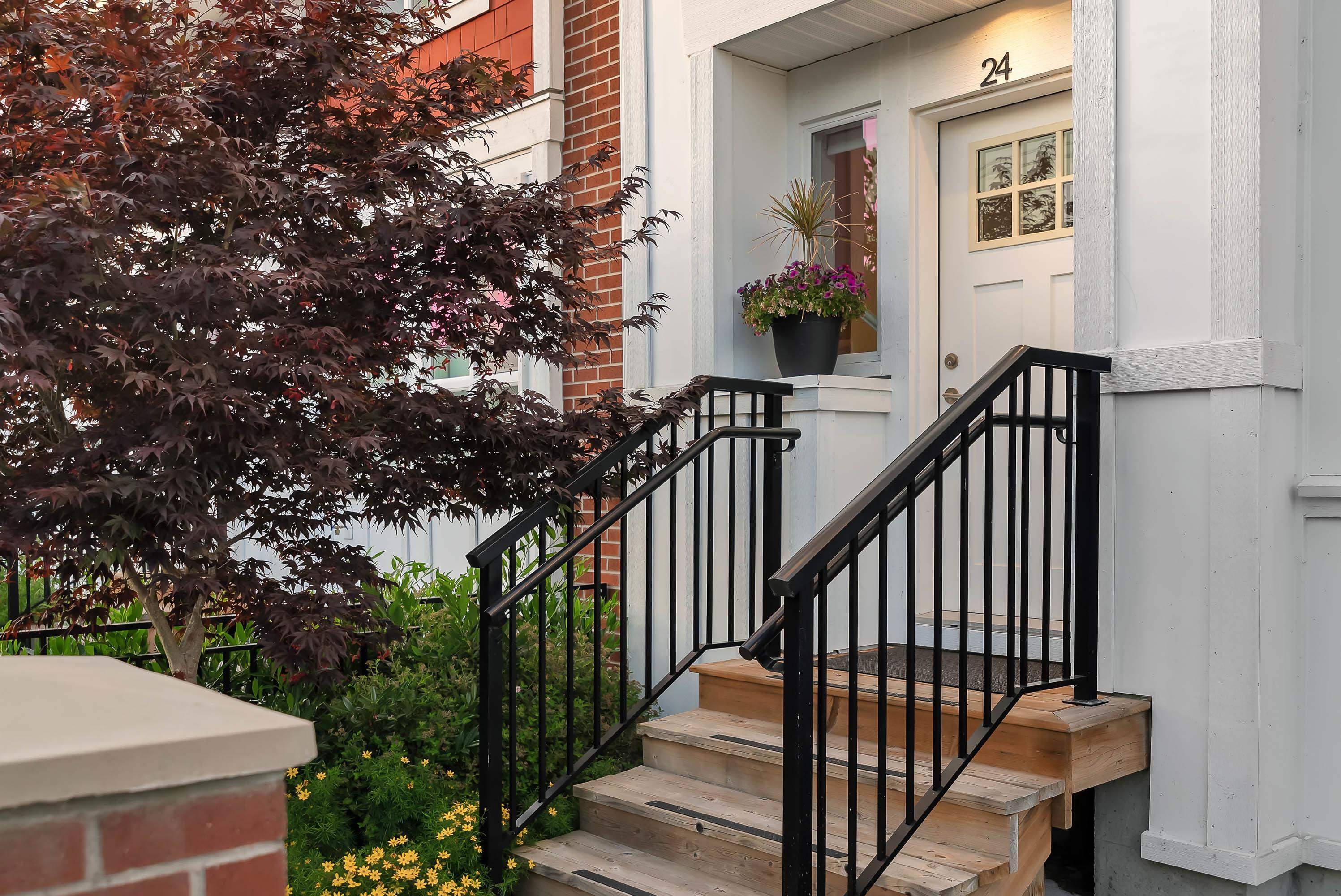 Photo de la propriété: 16561 17A Avenue 24 BC V3Z 1J3