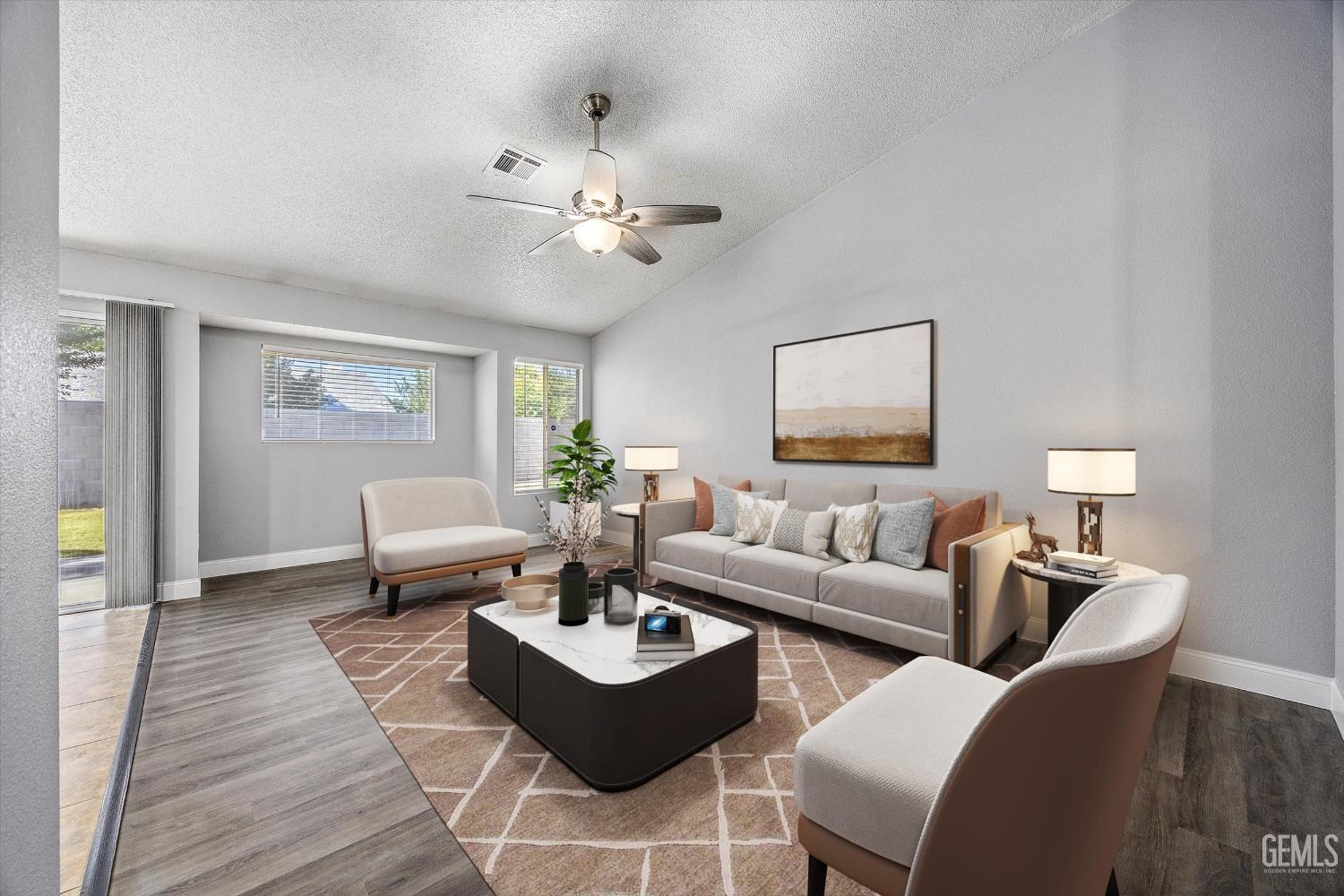 Property Photo:  601 Jervis Court  CA 93307 