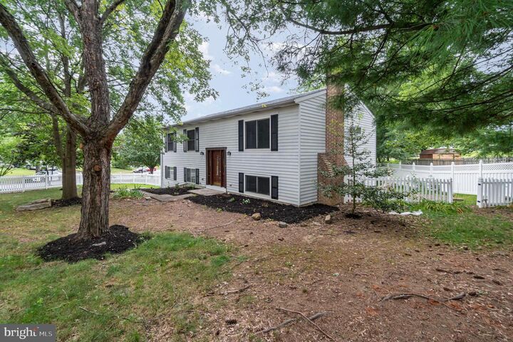 Property Photo:  2001 Mount Vernon Circle  PA 17110 