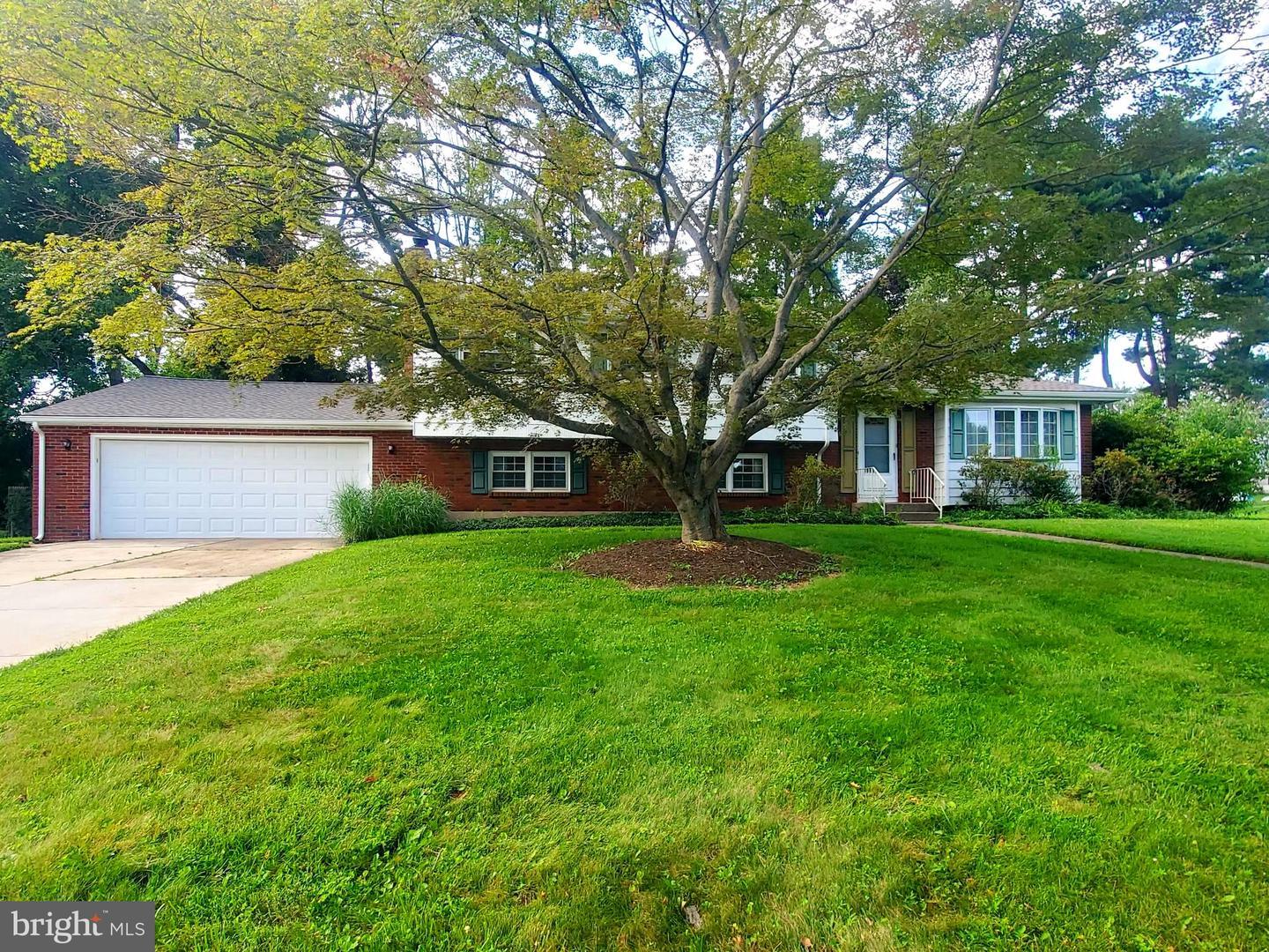 Property Photo:  6 Hickory Hill  NJ 08618 