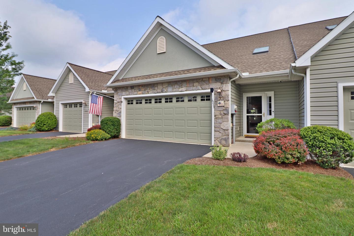 1353 Fieldstone Drive  Mount Joy PA 17552 photo