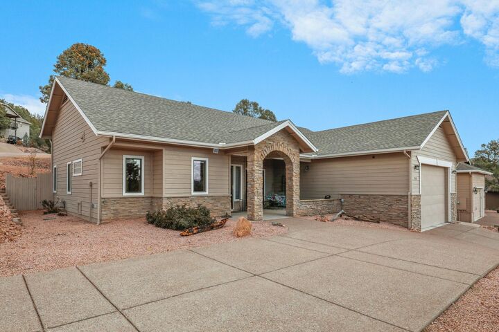 Property Photo: 908 W Sherwood Drive AZ 85541