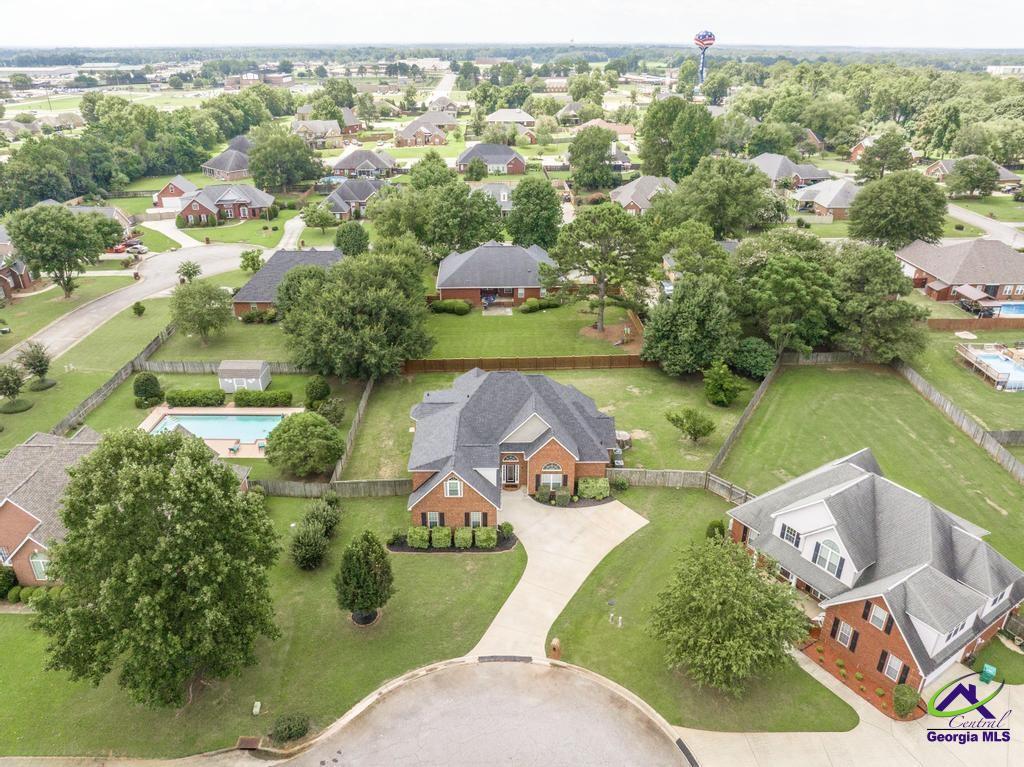 Property Photo: 203 Ellen Court GA 31088
