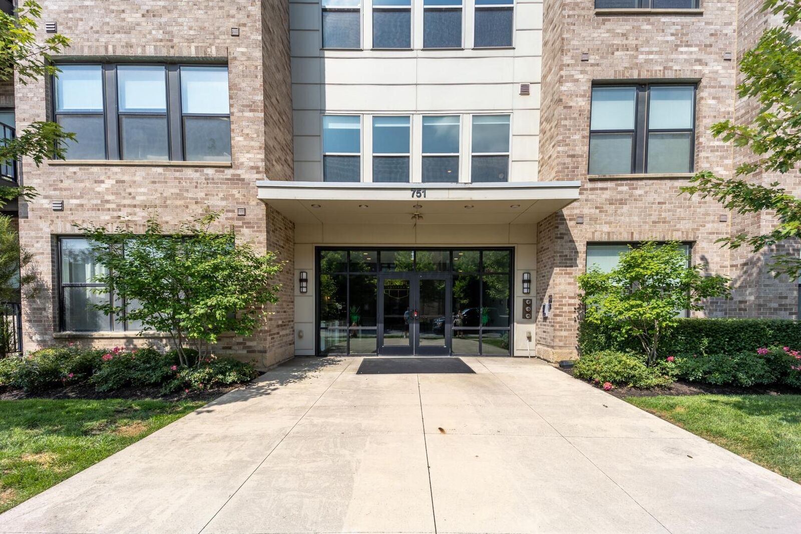 Property Photo:  751 N 6th Street  OH 43215 