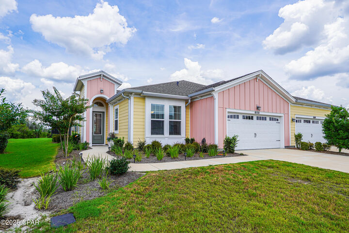 Property Photo: 8521 Island Breeze Avenue FL 32413
