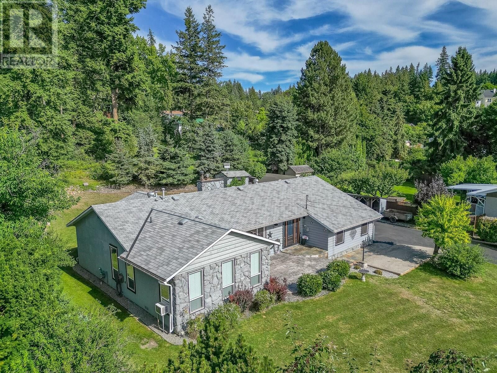Photo de la propriété:  1850 Lakeshore Road  BC V1E 3X7 