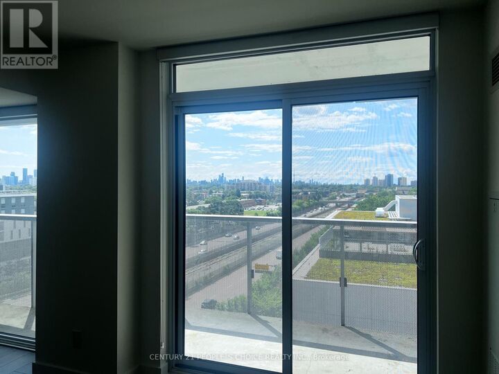 Property Photo: 160 Flemington Road 1004 ON M6A 1N6