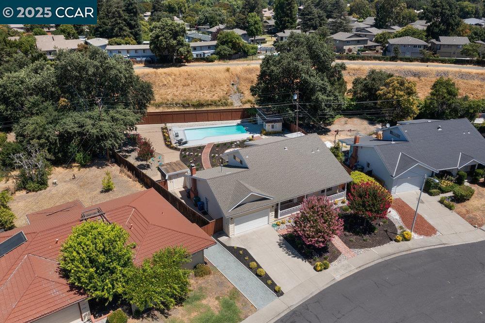 Property Photo: 1331 Edinburgh Ct CA 94518