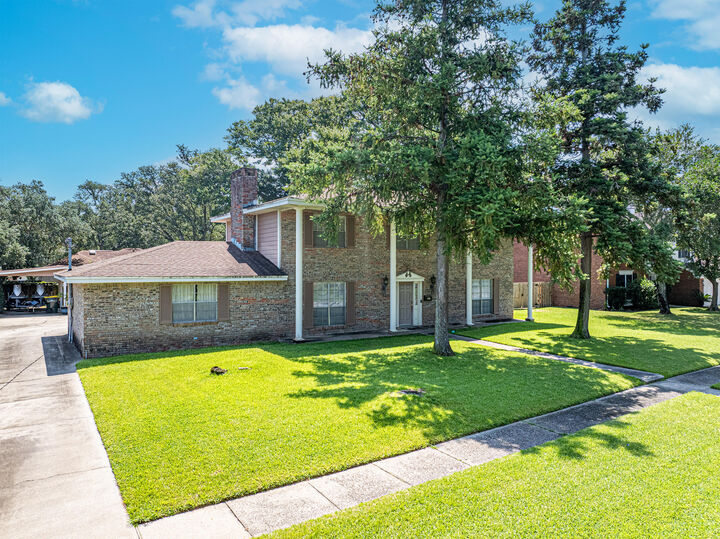Property Photo: 302 NW Briarwood Circle FL 32548